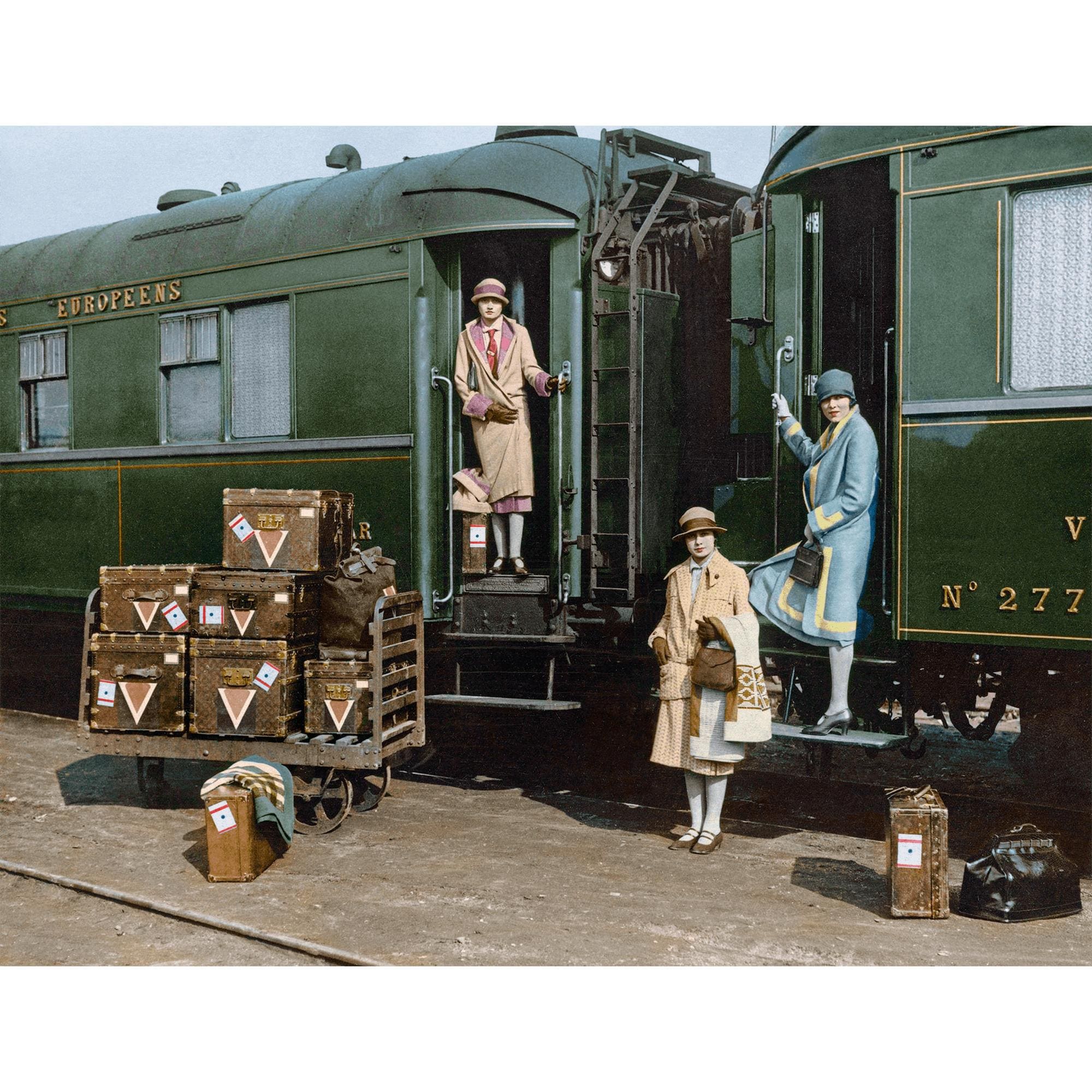 Extraordinary Voyages - Library and Stationery | LOUIS VUITTON